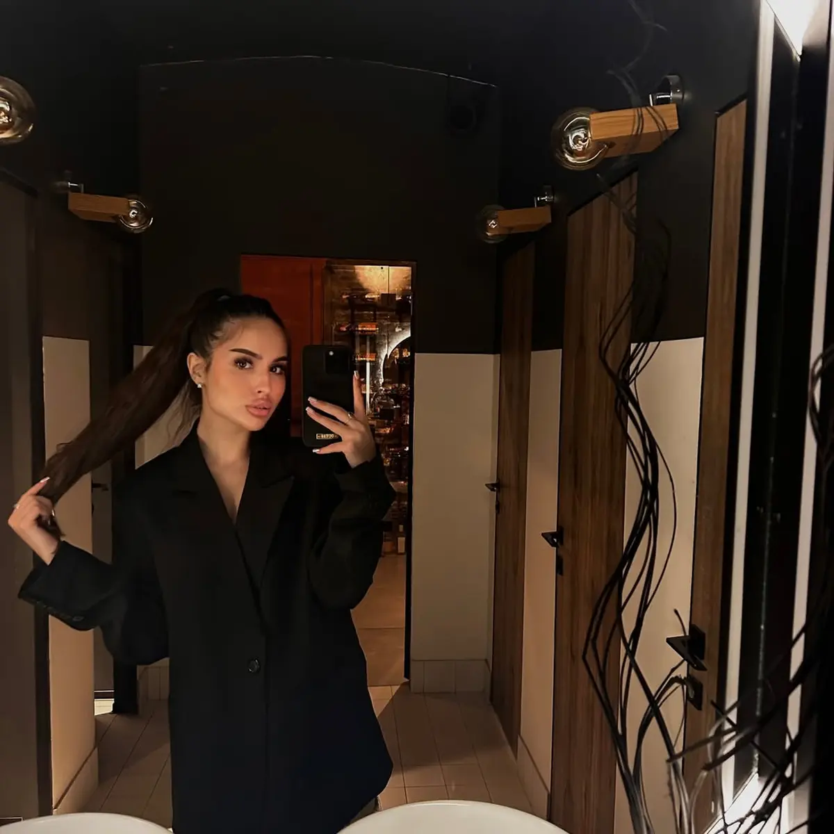 Лаура эскорт в городе Астана